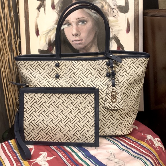 Cole Haan Handbags - COLE HAAN TOTE WITH WRISTLET - NWOT-